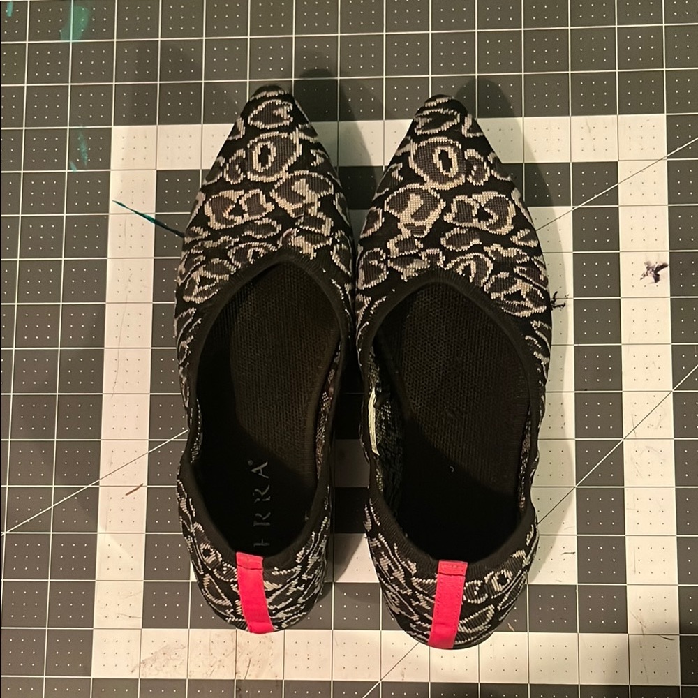 Serra Black and Pink Flats with Ornate Design